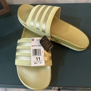 NWT Adidas Adilette comfort